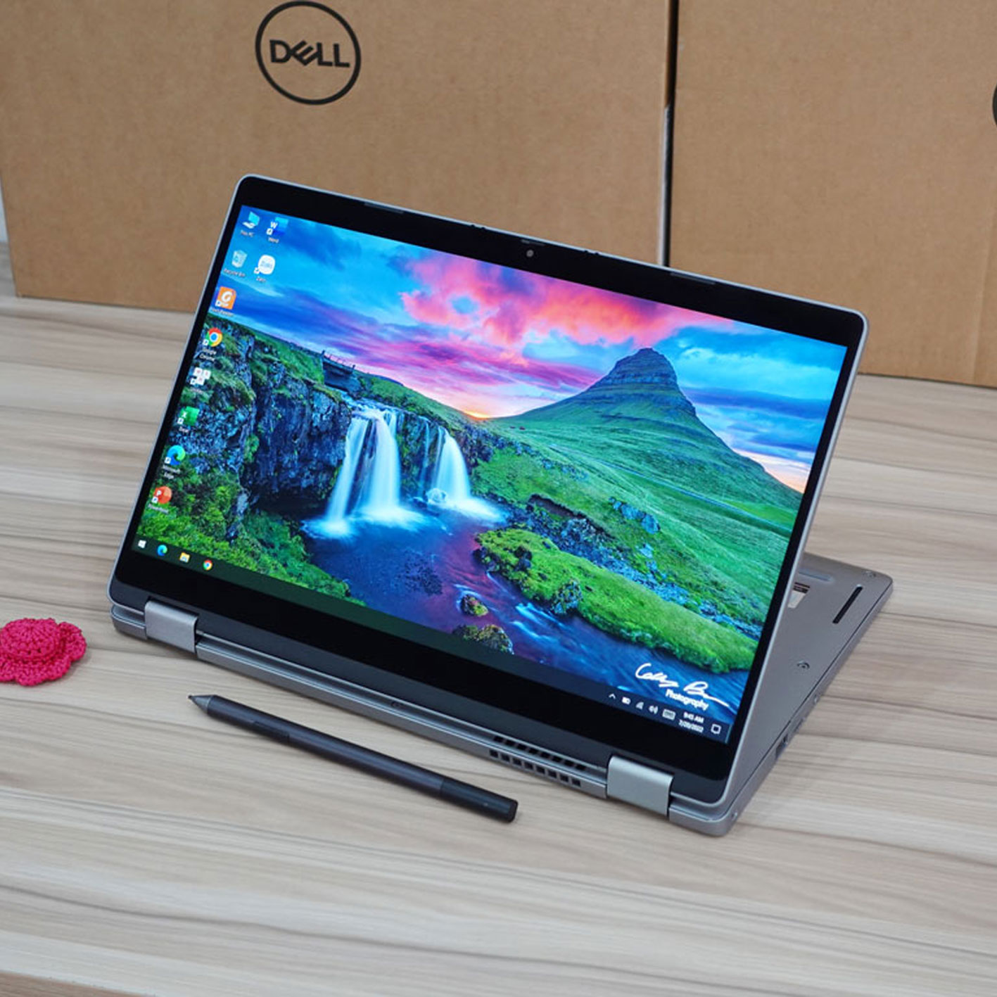 DELL Latitude 5320 2-in-1 sử dụng trong công việc văn phòng